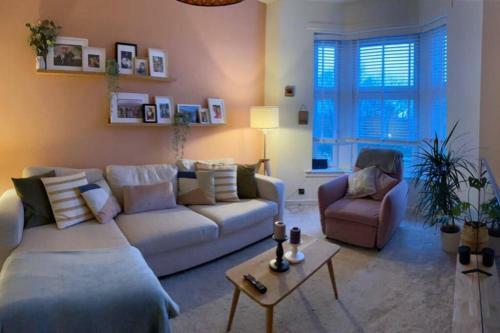 Lovely 2-bedroomed Victorian apartment, Glasgow, South Lanarkshire