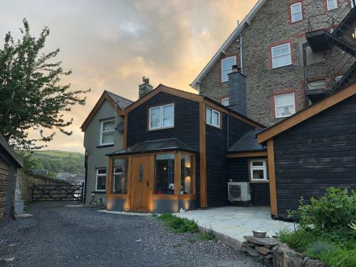 Remarkable 3-Bed House in Lynton, Lynton, Devon