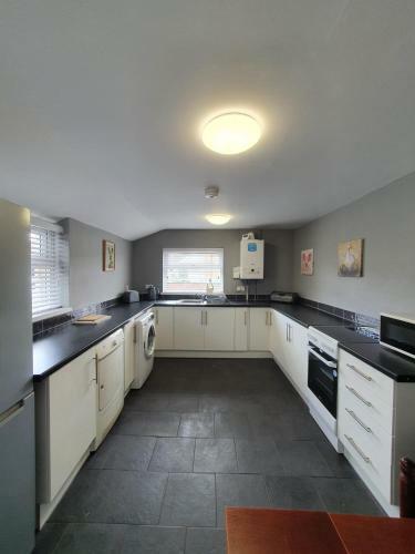 2 Bed house, Contractors & Holiday Guests Welcomed