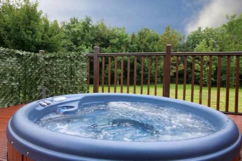 Heron Lodge with Hot Tub