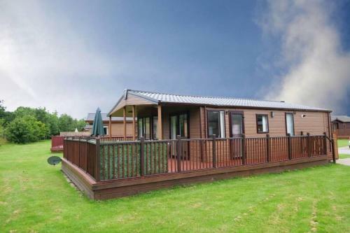 Heron Lodge with Hot Tub