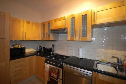 Beautiful 3 Bedroom House off Gloucester Road