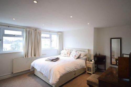 Beautiful 3 Bedroom House off Gloucester Road