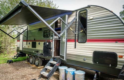 American Luxury Caravan - Secure Parking Llandeilo, Llandeilo, Carmarthenshire