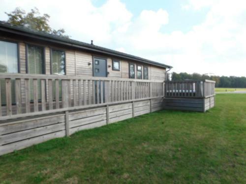 Spacious 2-Bed Lodge in Bury Saint Edmunds